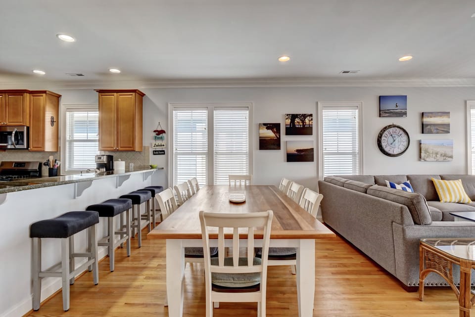 A-side dining area