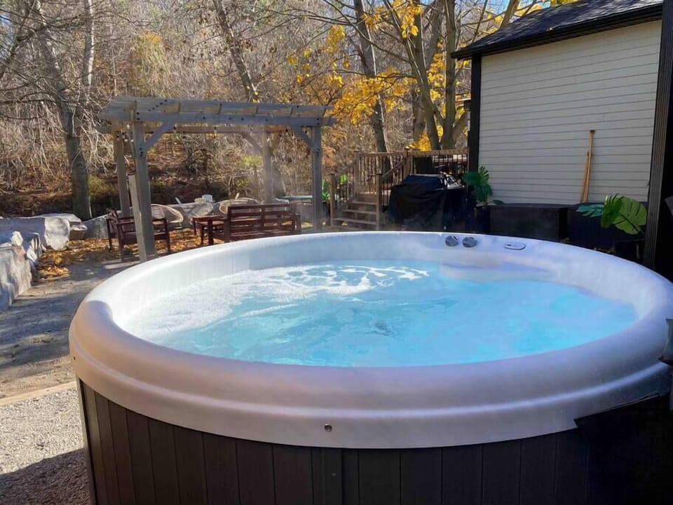 Relax in the hot tub, surrounded by nature and a magical, tranquil ambiance...