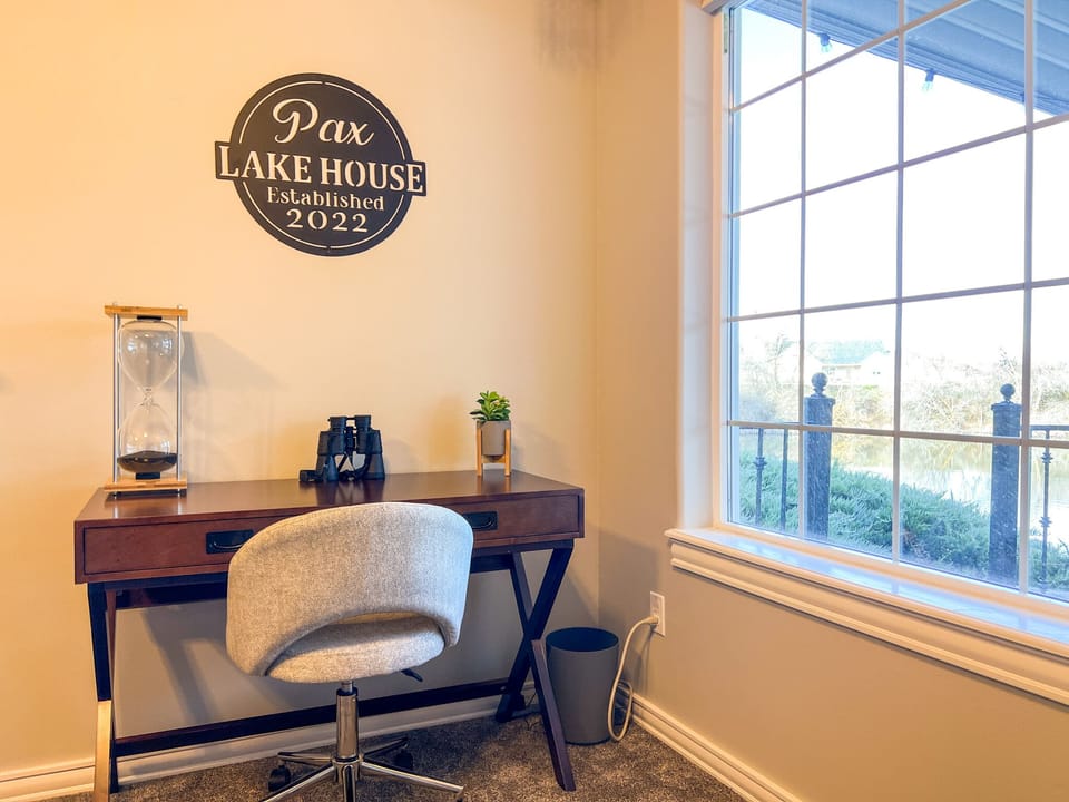 Library: Work area with view of the lake