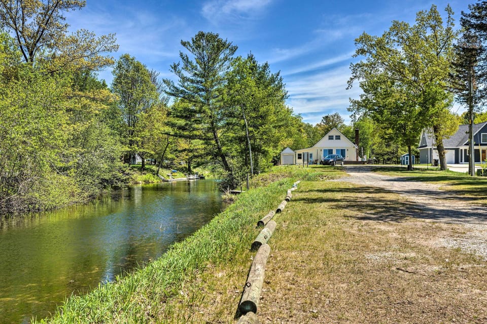 Parking | Driveway (4 Vehicles) | Trailer Parking Allowed | No Street Parking