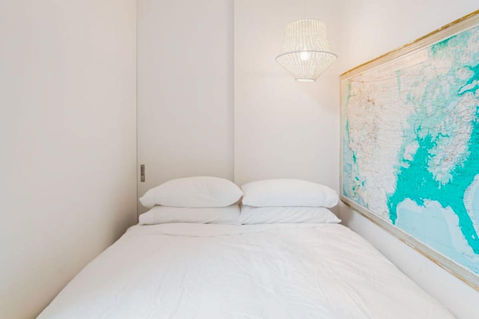 bedroom alcove