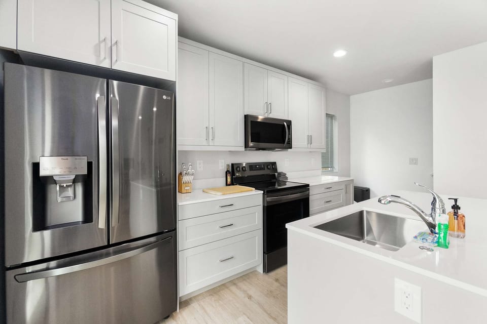 BUILDING KITCHEN