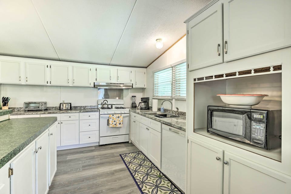 Kitchen | Dishware/Flatware