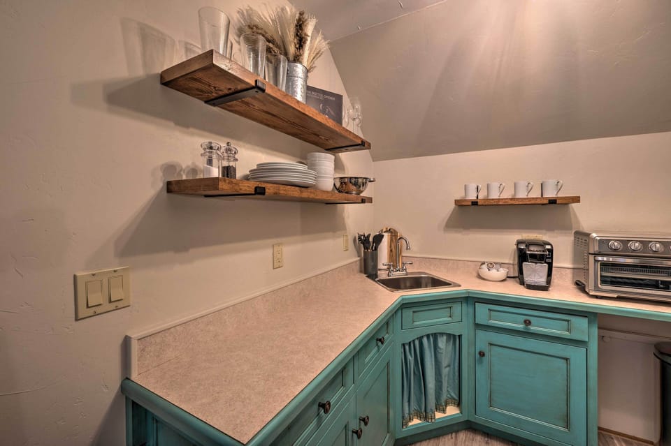 Kitchen | Well-Equipped | 2-Burner Hot Plate