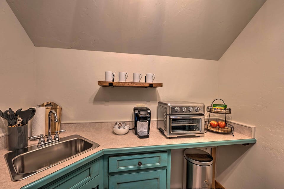 Kitchen | Cooking Basics | Dishware & Flatware Provided