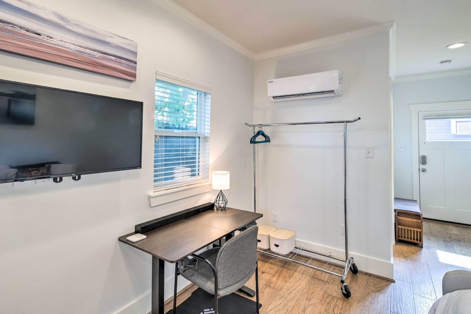Laptop Workspace | Main Floor | Wireless Internet | Coffee Maker