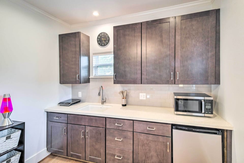 Kitchen | Main Floor | Coffee Grinder | Ice Maker | Toaster