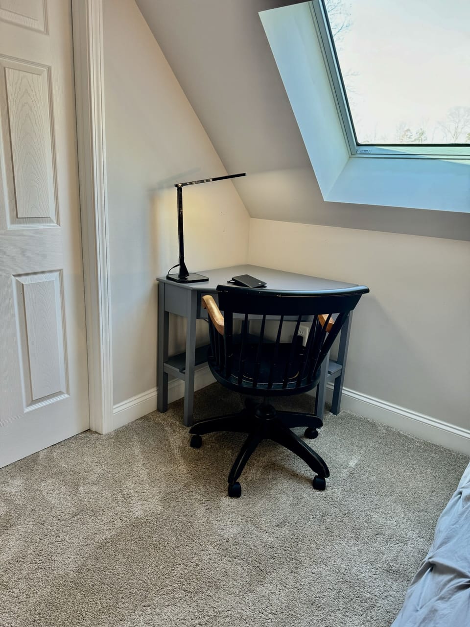 2nd bedroom on 2nd floor, desk/chair
