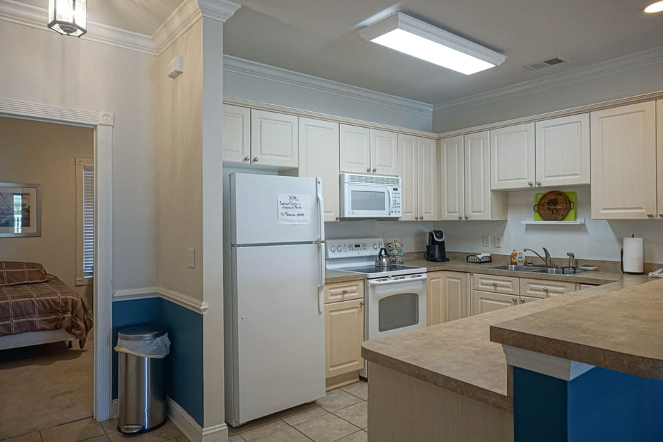 Fully stocked kitchen! 