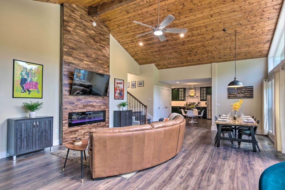 Great Room | Smart TV | Electric Fireplace