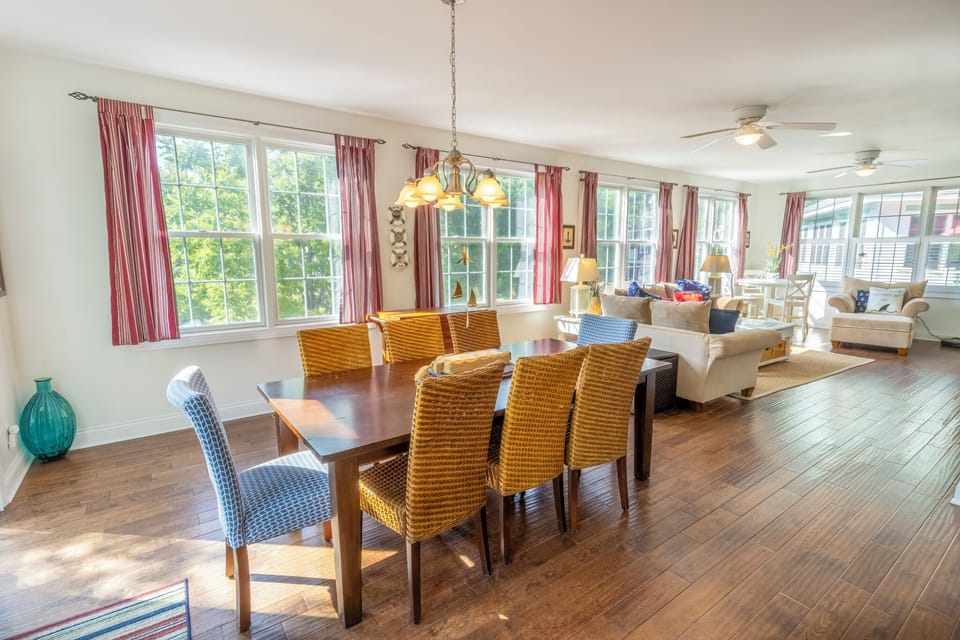 Main Level | Dining | Living Room