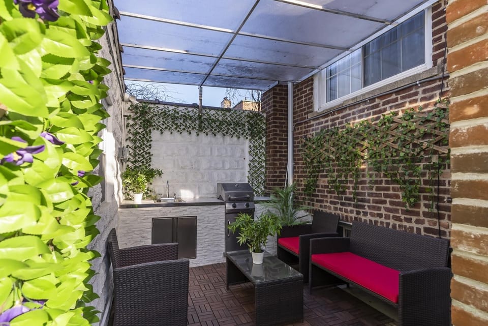 Beautiful Backyard Patio & Outdoor Kitchen