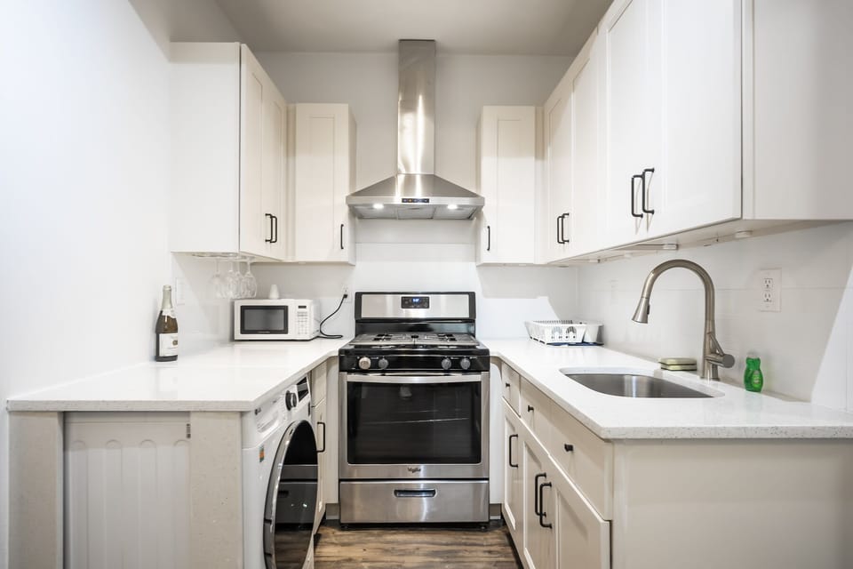 Full Kitchen has a 4-range Gas Stove & Oven, Microwave, Fridge, and Kitchenware