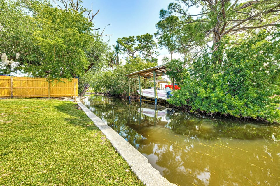 Canal | Fishing & Crabbing Available