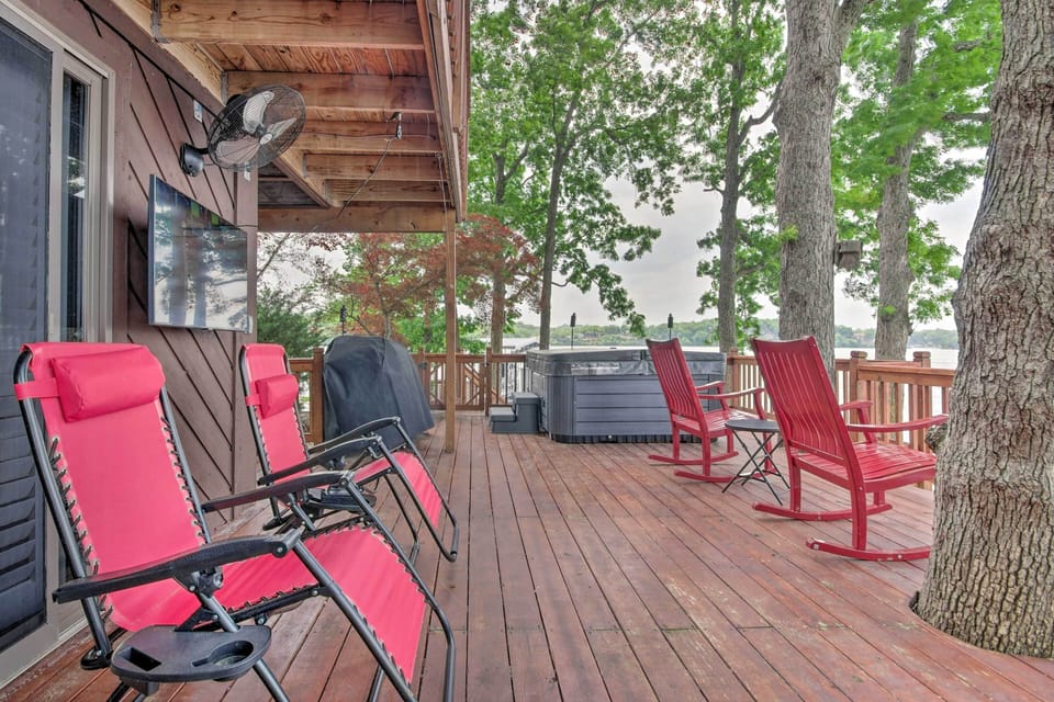 Lake Ozark Vacation Rental | 3BR | 3BA | 2,400 Sq Ft | Stairs Required