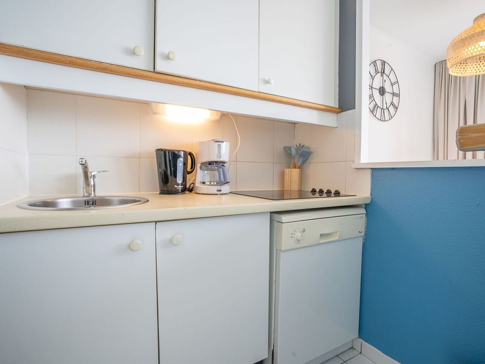 Kitchen Sink, Cabinetry, Sink, Countertop, Tap, Blue, Kitchen, Building, Wood, Plumbing Fixture
