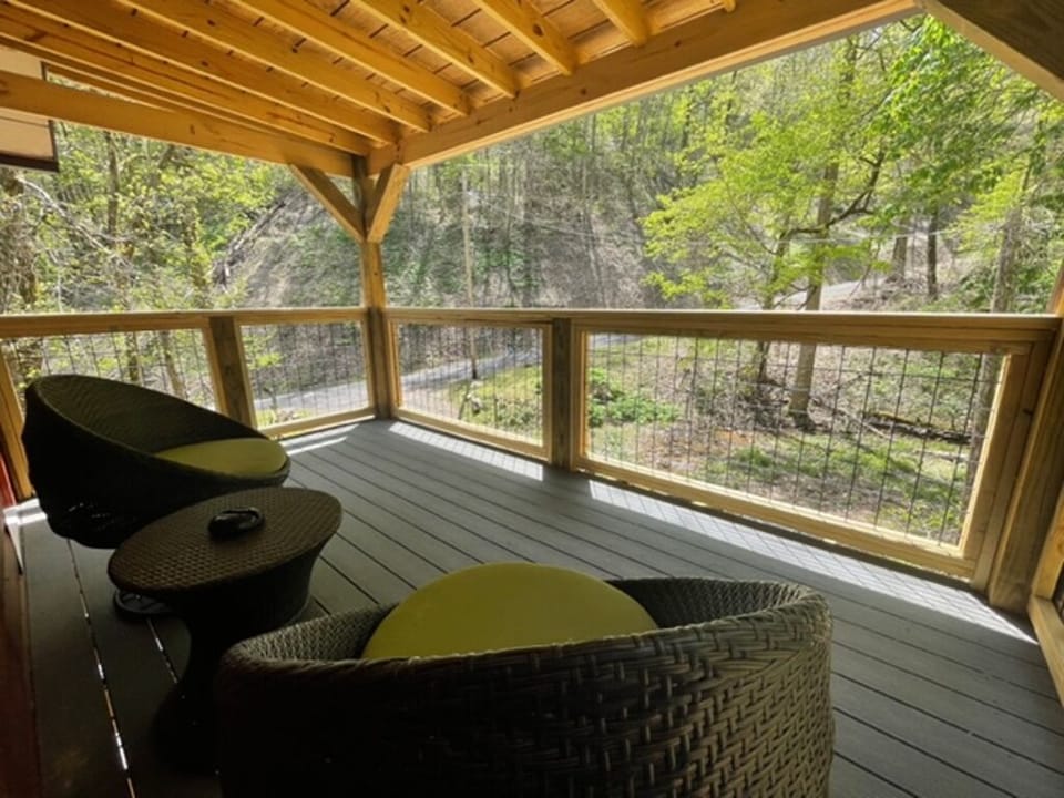 Upstairs Past The Loft: Western queen bedroom's large private balcony!