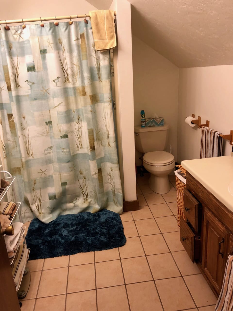 Maser bath w/separate door inside MBR