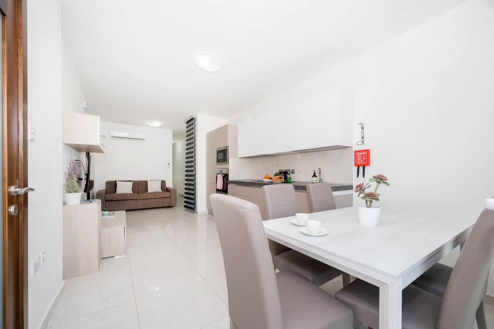 Kitchen/Living/Dining Ph 12 (4)