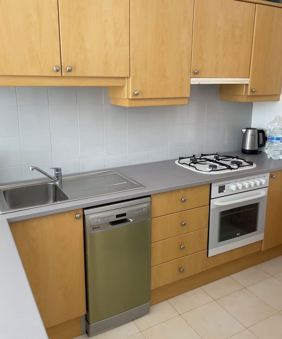 Fully fitted kitchen with oven, hob, microwave, fridge freezer, toaster & kettle
