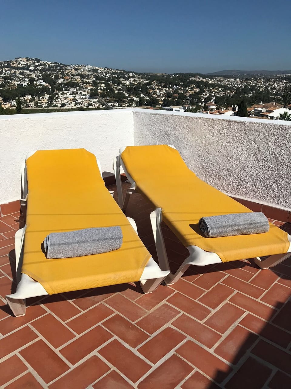 Roof terrace with sun loungers