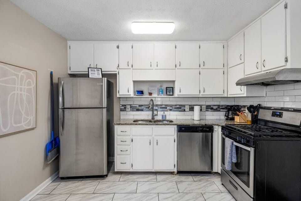 Kitchen elegance: Brand new stainless steel appliances for a sleek, modern cooking experience