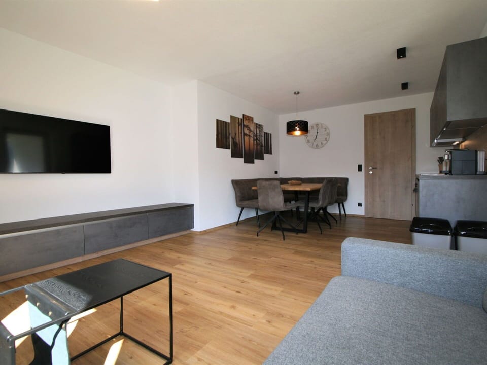 Table, Furniture, Property, Couch, Building, Television, Wood, Interior Design, Lighting, Flooring