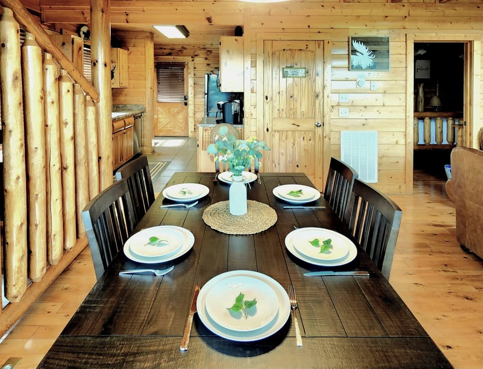 Dining area with seating for 6 people.