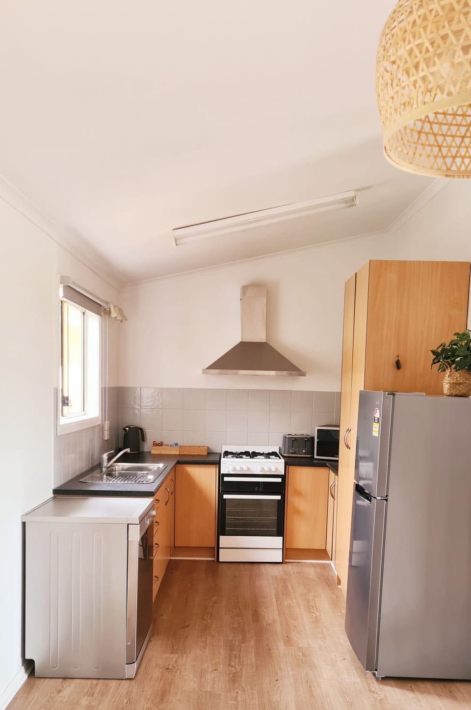 Full kitchen with all essentials including dishwasher & Nespresso coffee machine