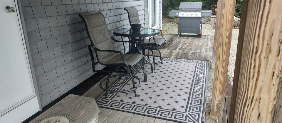 Covered porch area