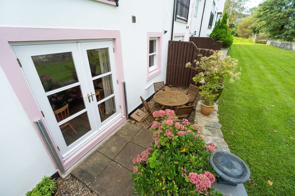 You will see plenty of birds while you enjoy the patio area