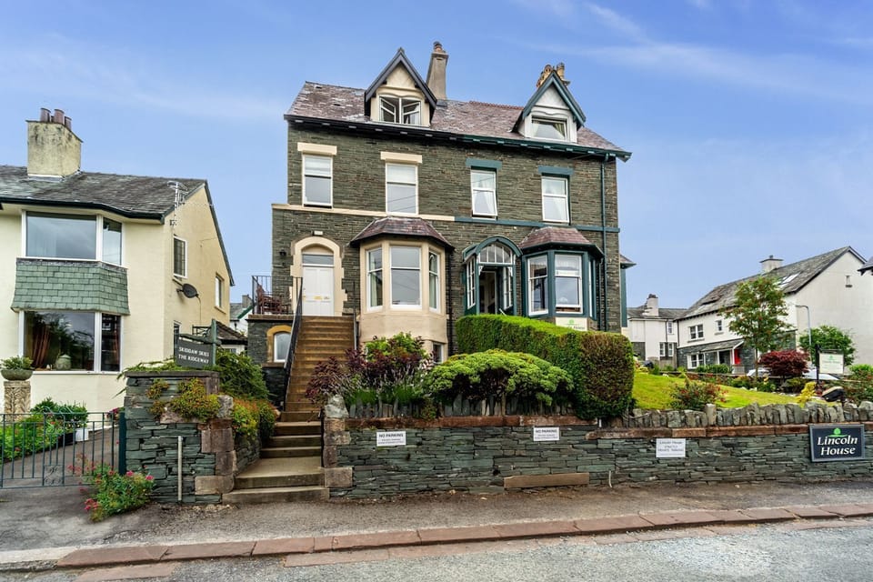 The Ridgeway is an apartment within a magnificent Victorian building occupying an elevated position close to the centre of Keswick