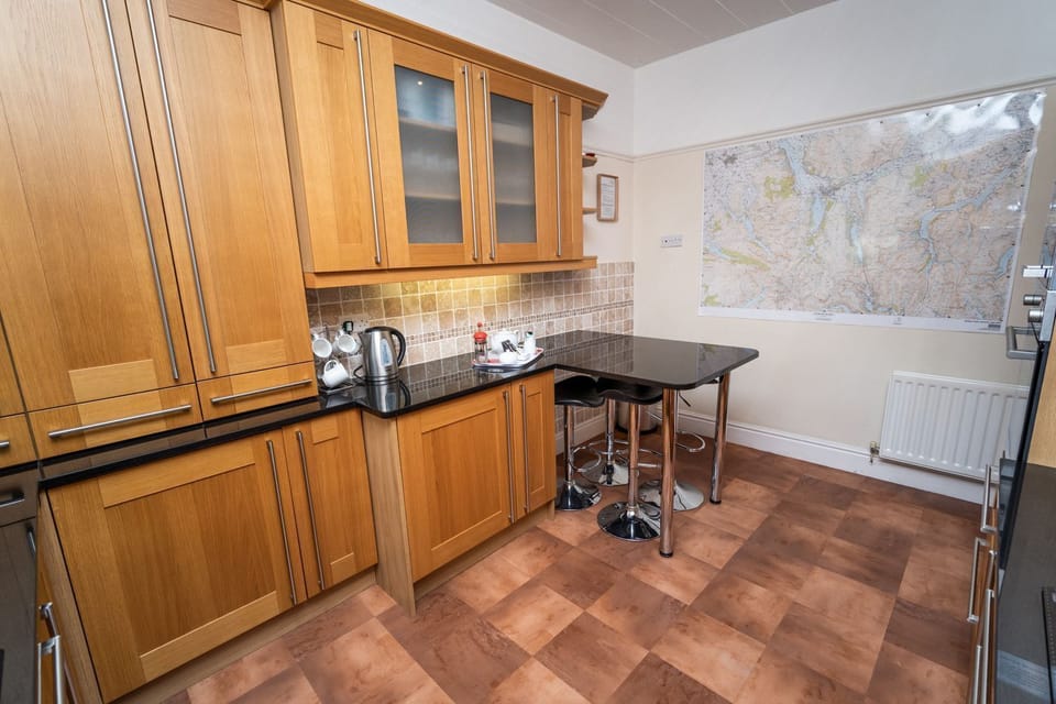 Start the day with a brew and a bite at the breakfast bar