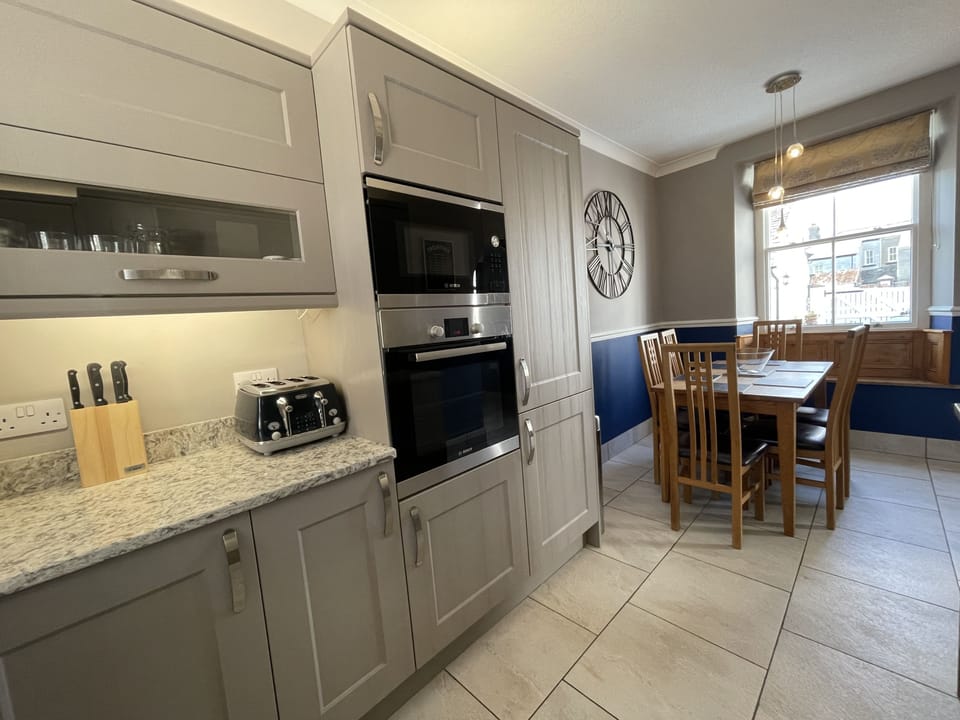 The kitchen has been finished with stunning quartz worktops.