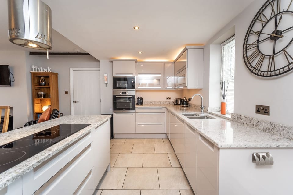 The kitchen is very well equipped with Bosch integrated appliances including induction hob, Tassimo coffee machine and quartz worktops