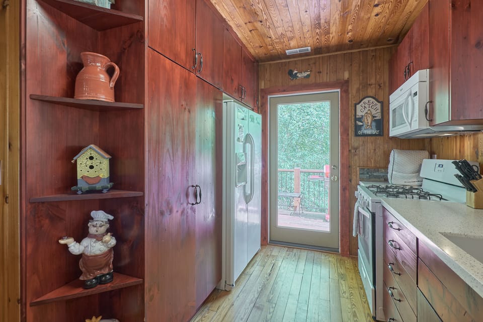 Gas range has been replaced with an electric glasstop range.