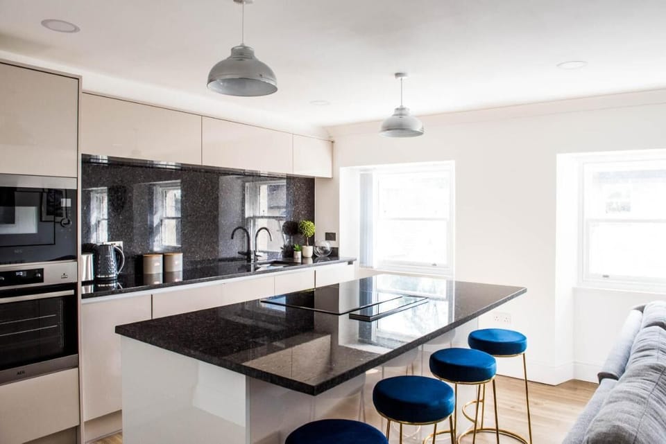Kitchen with Middle Island