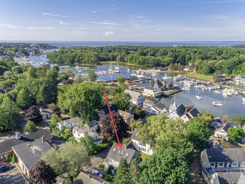 The property is steps away from the harbour and Dock Square