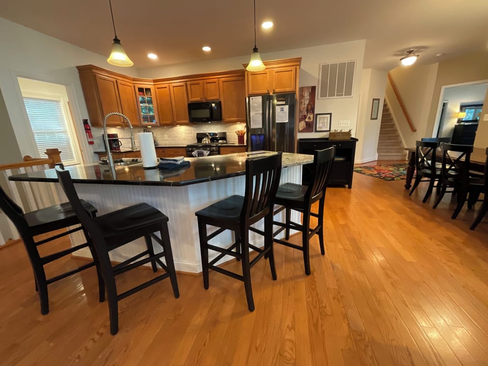 Island dining and meal preparation