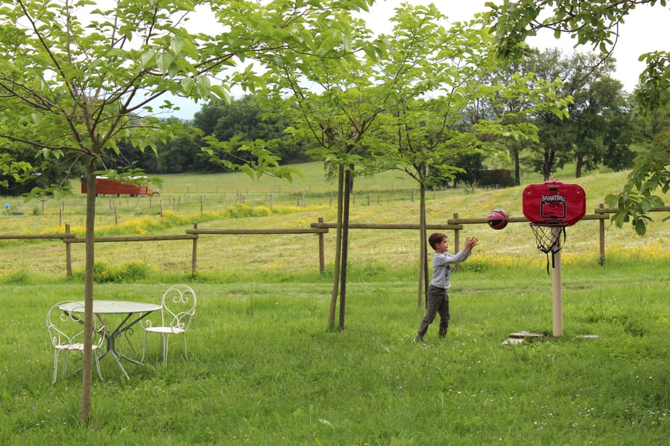 Children's games, basketball hoop
