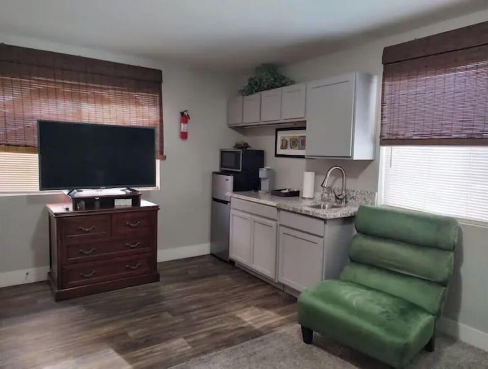 The kitchenette comes w/ a fridge, microwave as well as utensils and kitchenware