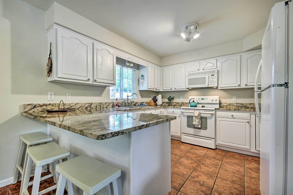 Kitchen | Main Level | Fully Equipped | Dishware/Flatware | Coffee Maker
