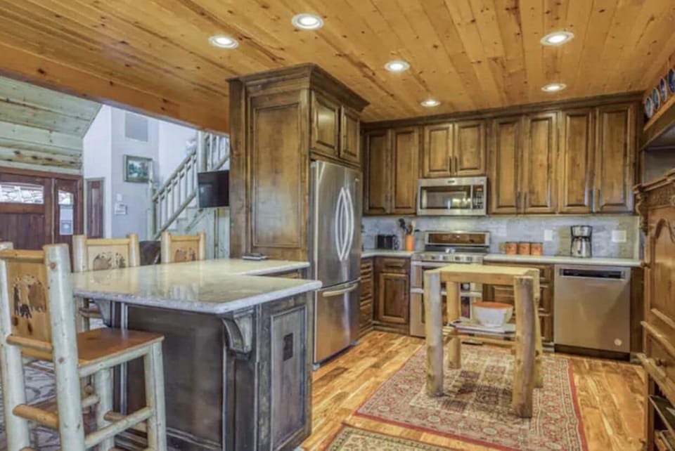Full kitchen with ice maker, kitchen aid dishwasher and refrigerator etc