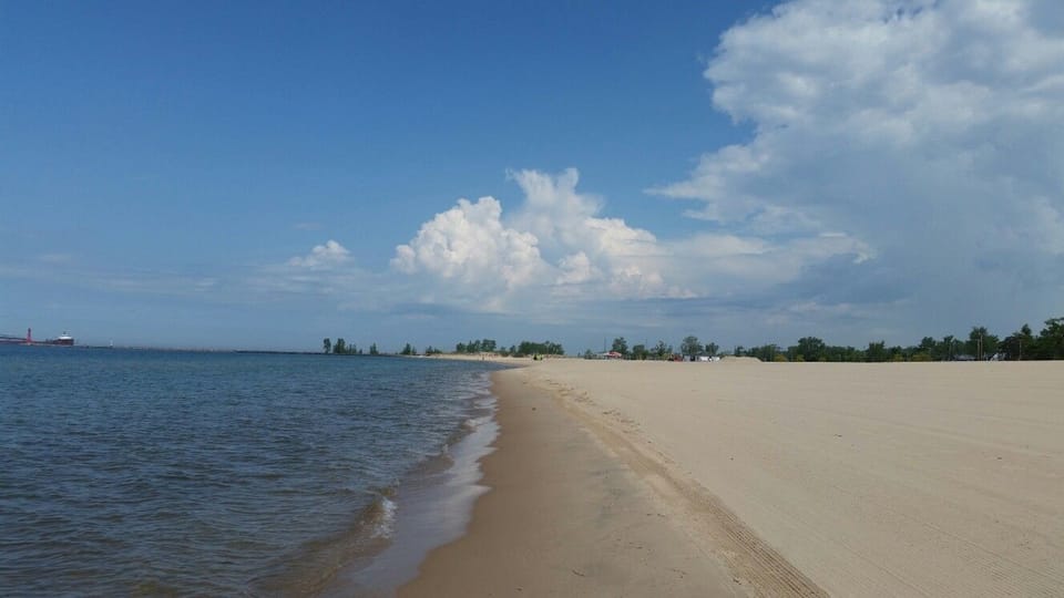 Pere Marquette Beach (5 min walk)