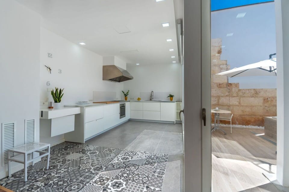 Cabinetry, Furniture, Building, Countertop, Lighting, Rectangle, Interior Design, Wood, Flooring