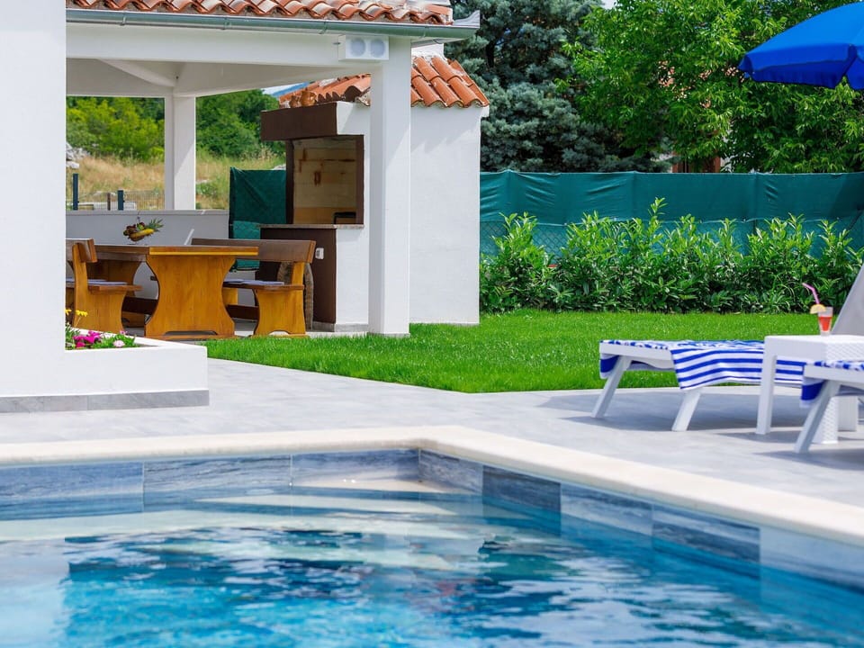 Water, Property, Blue, Swimming Pool, Nature, Azure, Plant, Umbrella, Shade, Outdoor Furniture