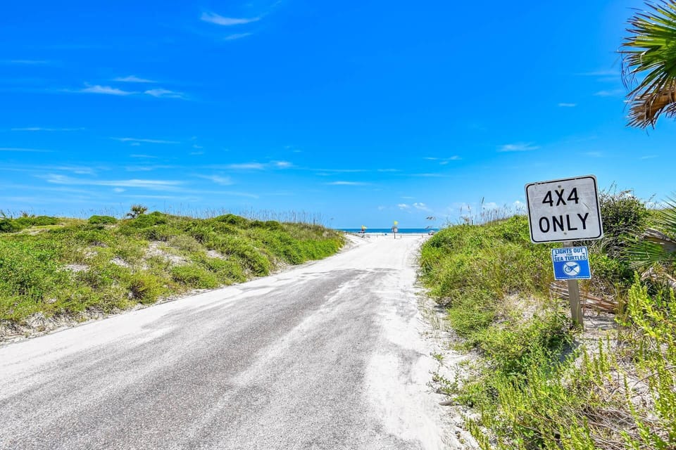 The drive on access is located right next to the complex for 4x4 vehicles.