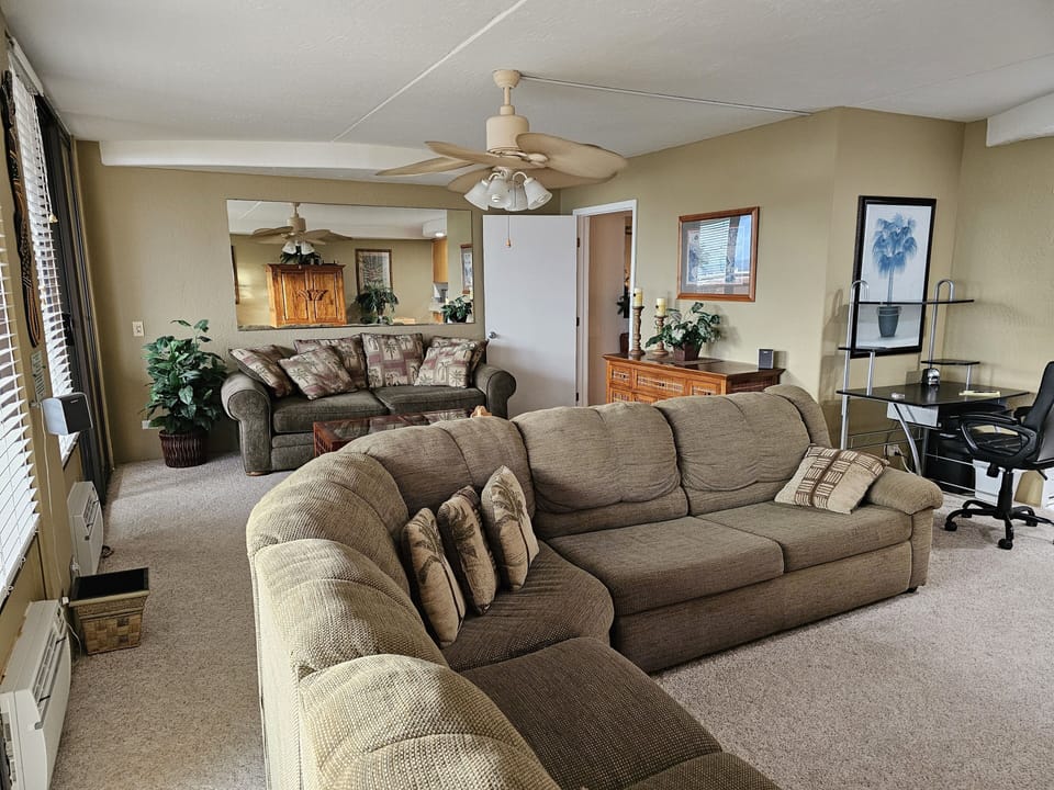 Oversized Living Room, with 2 Hide a beds. Office Desk.