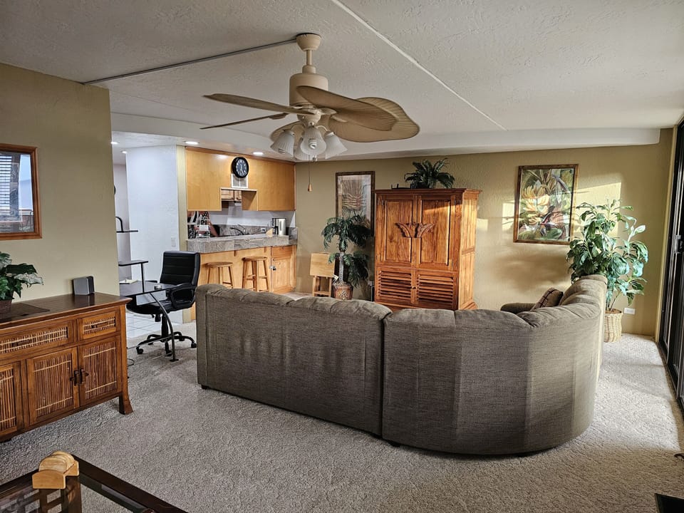 Living Room 1 TV in Hutch
