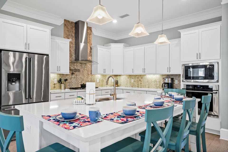 Kitchen with Breakfast Bar
